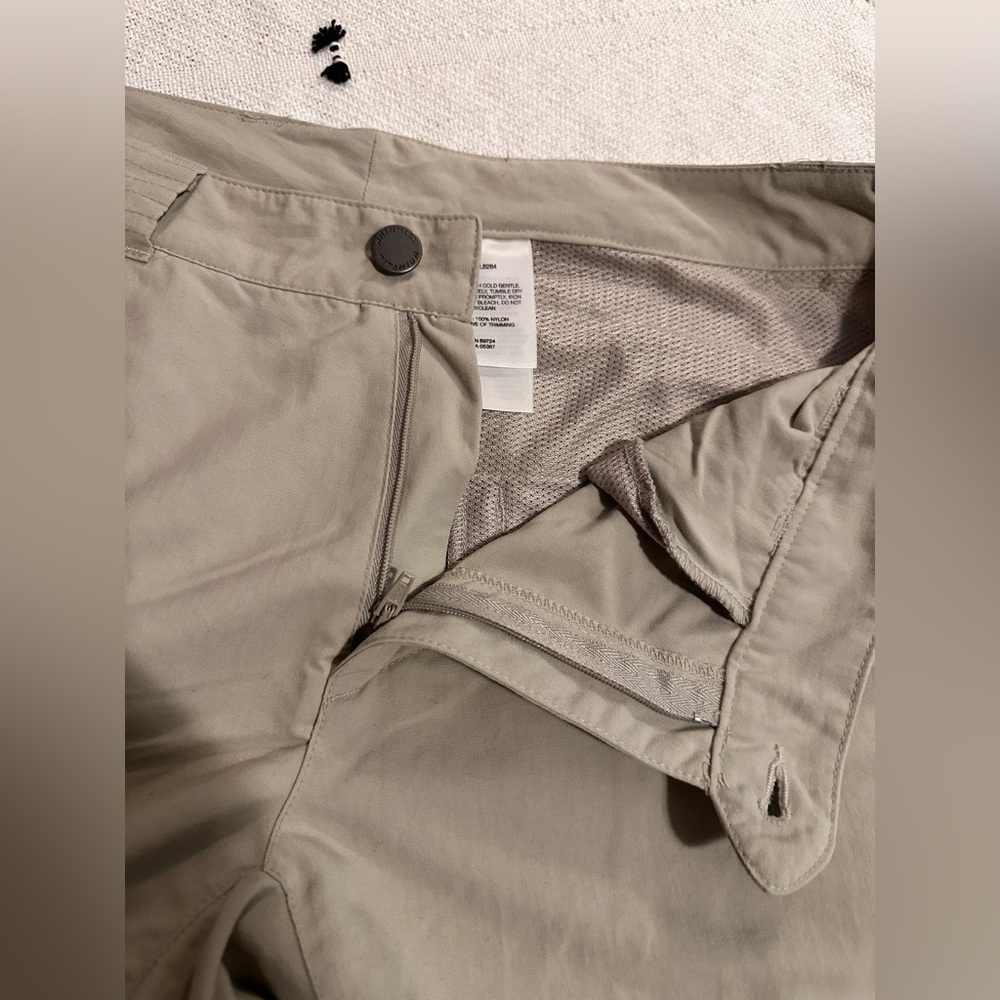 Columbia Women's Light Khaki Zip-Off Cargo Pants - Picture 5 of 9